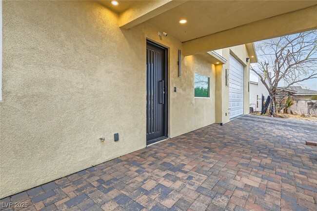 Foto del edificio - 7074 Pinebrook Ct