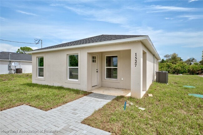 Foto del edificio - 1527 Chatsworth St
