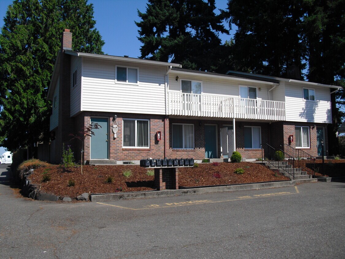 Building Photo - 806 39th Ave SW