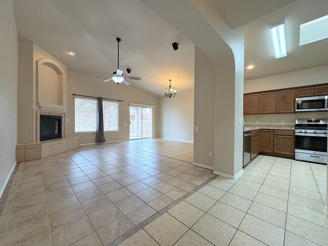 Foto del edificio - Northeast El Paso 3 Bed/2 Bath Refrig A/C