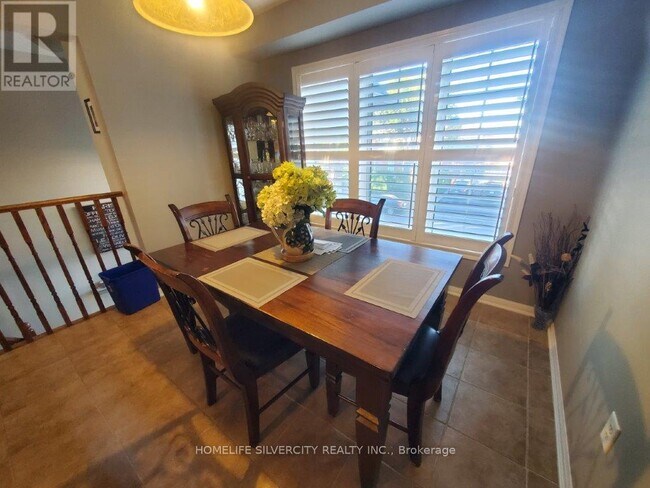 Building Photo - 68 Lathbury St