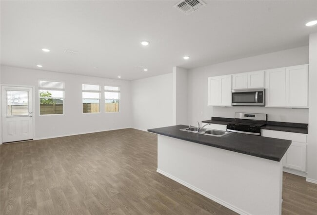 Building Photo - 206 Jackson St