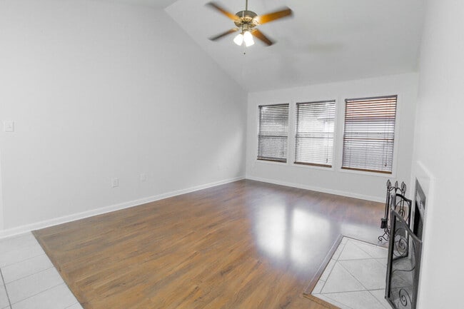 Foto del edificio - 206 Parkwood Cir