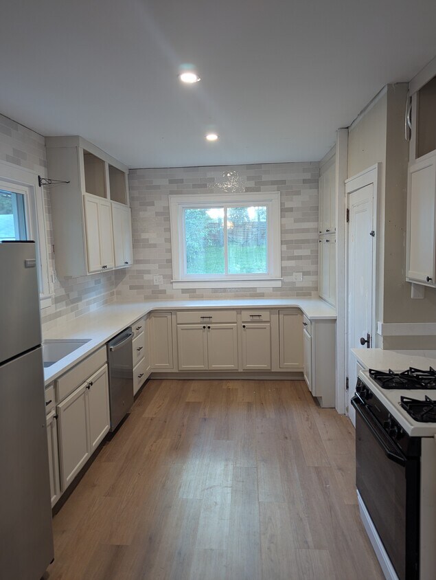 Foto principal - 701 Burke Ave NE
