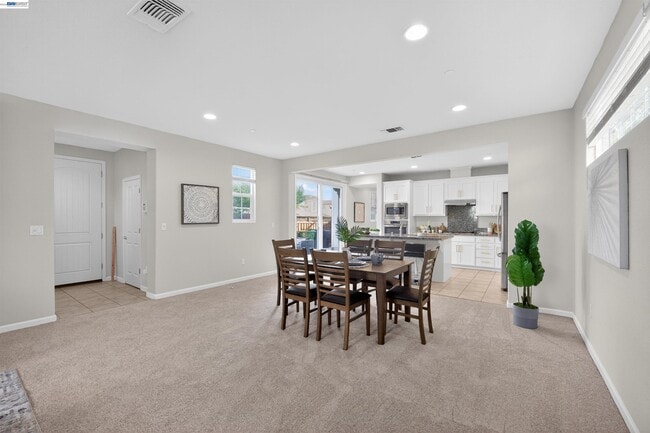Building Photo - 1005 S Fowler Ln