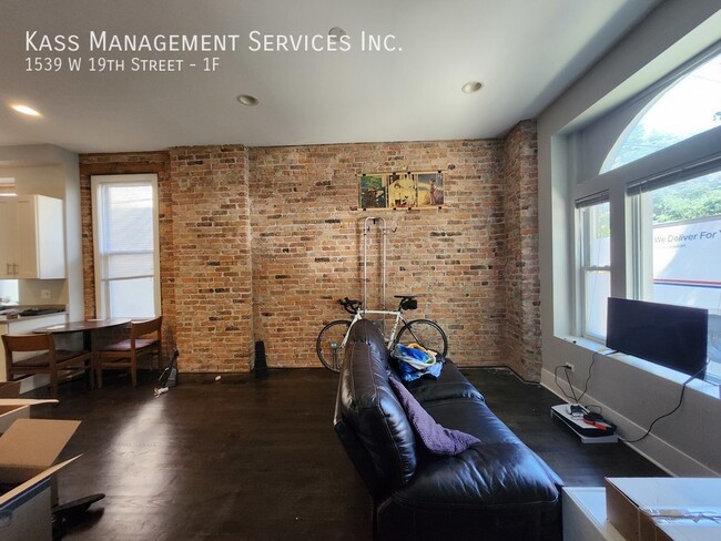 Foto del edificio - 1539 W 19th St