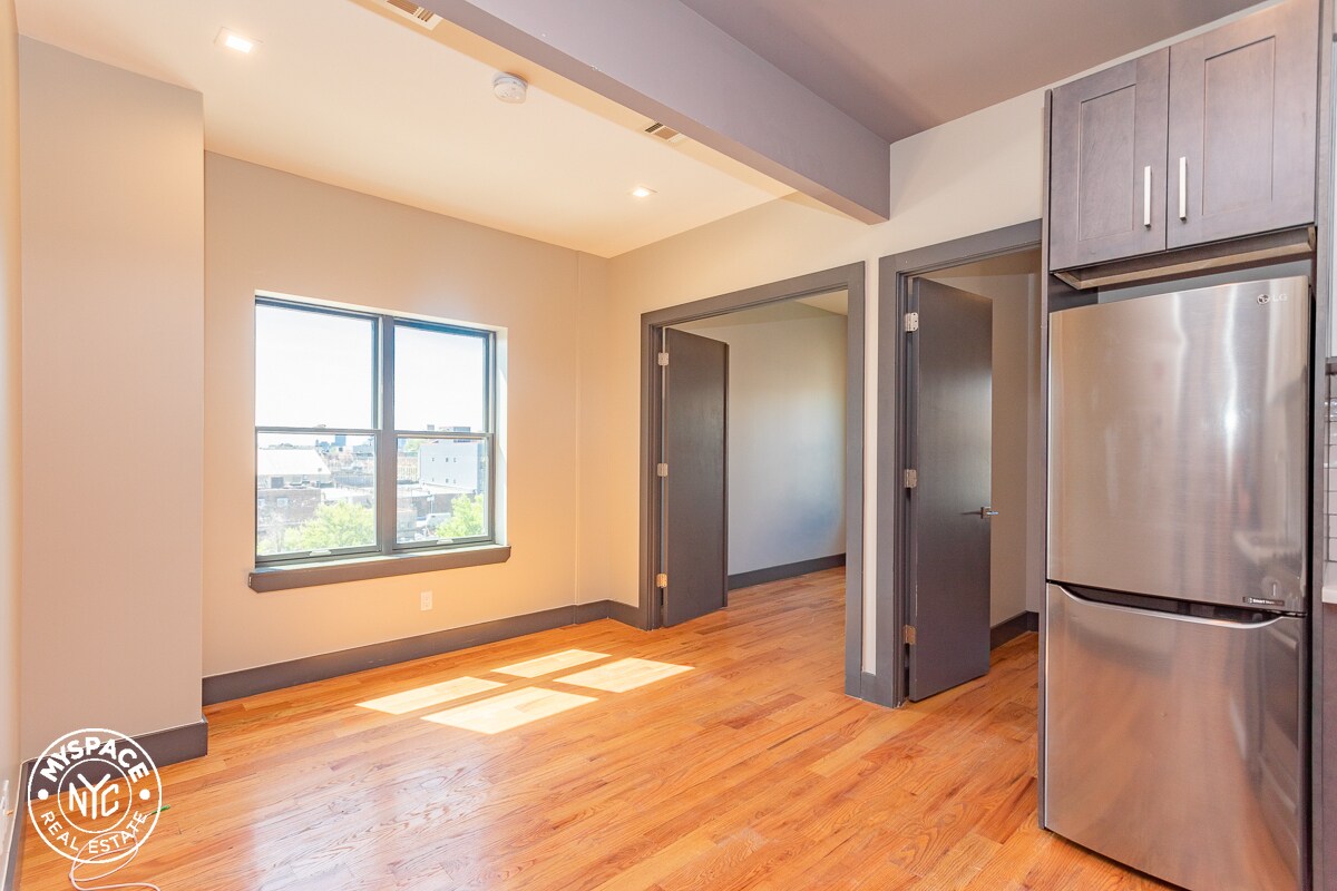 Foto principal - 1443 Lincoln Pl