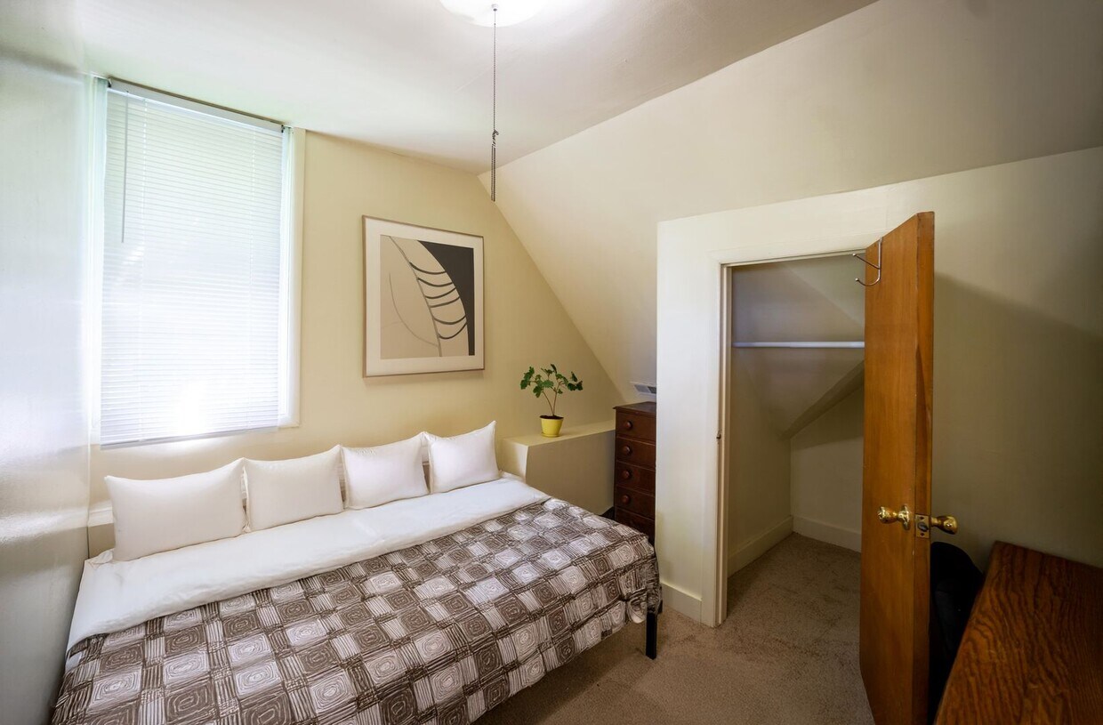 Foto principal - 113 Comstock Pl