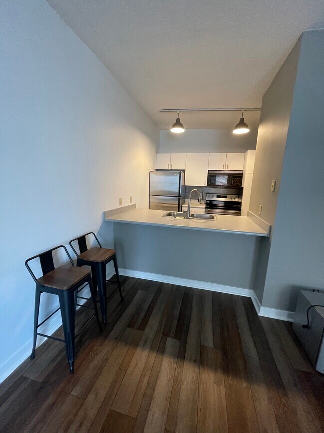 Building Photo - 112 W Washington Blvd