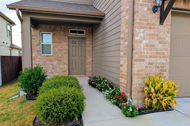 Building Photo - 609 Falkland Trace