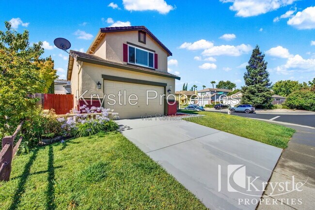 Foto del edificio - 824 Cedarcrest Dr