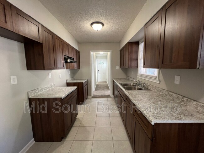 Building Photo - 4733 Hodge Rd