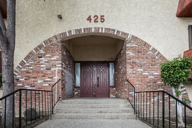 Foto del edificio - 425 N Hobart Blvd