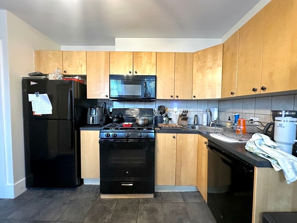 Primary Photo - 276 Bunker Hill St