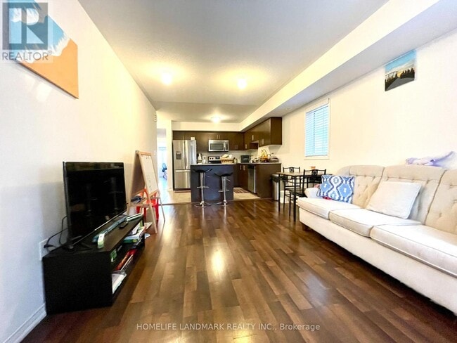 Building Photo - 2496 Post Rd