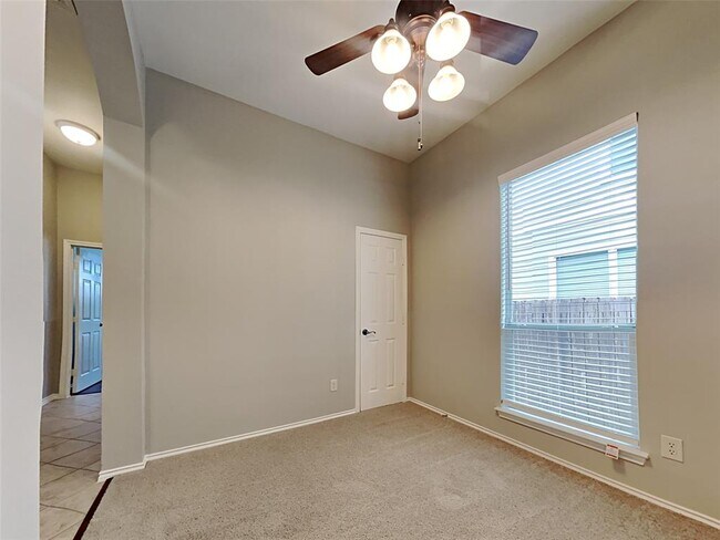 Foto del edificio - 14911 Tuttle Point Dr