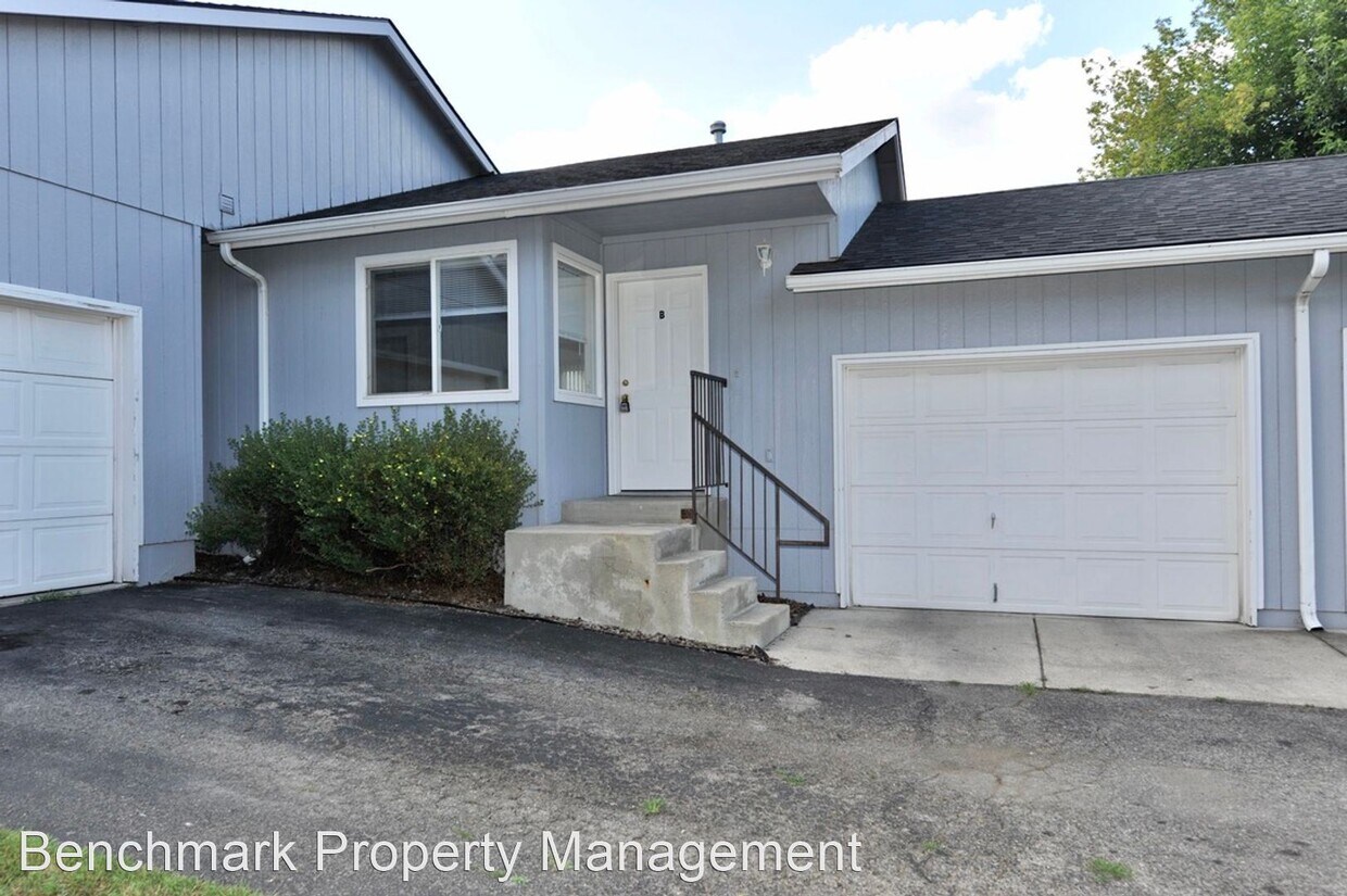 Primary Photo - 2 br, 1 bath House - 931 Spruce Court #B