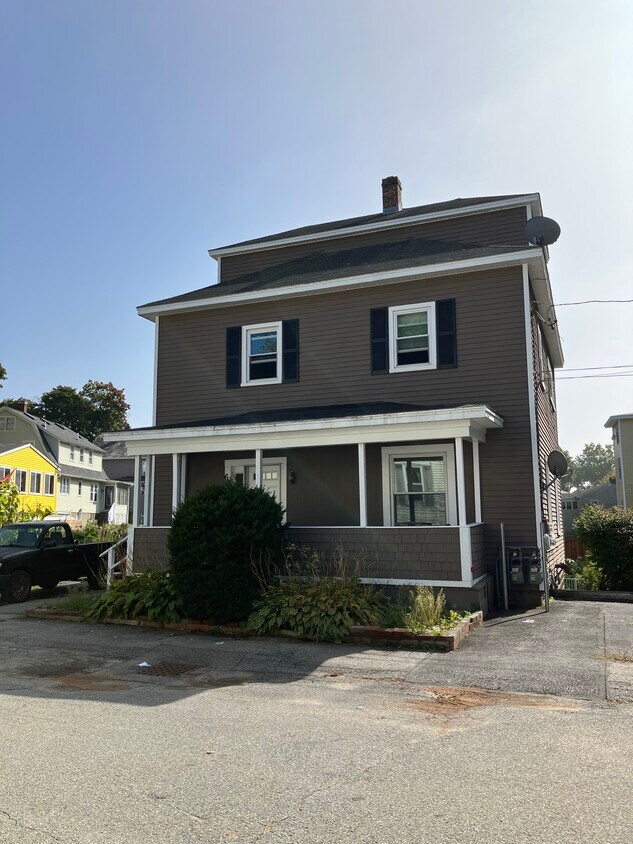 Tenant driveway on right side - 68 Abbott St