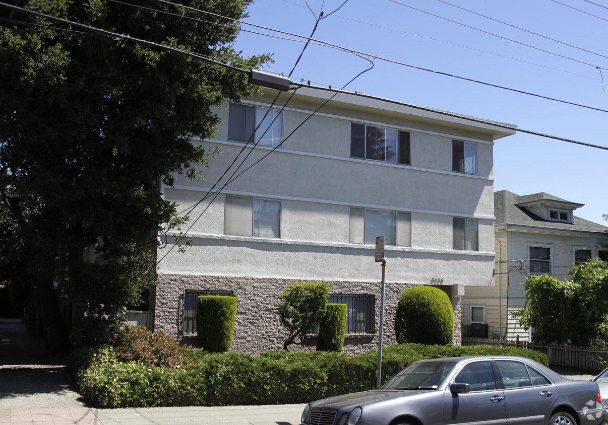 Building Photo - 3556 Dimond Ave