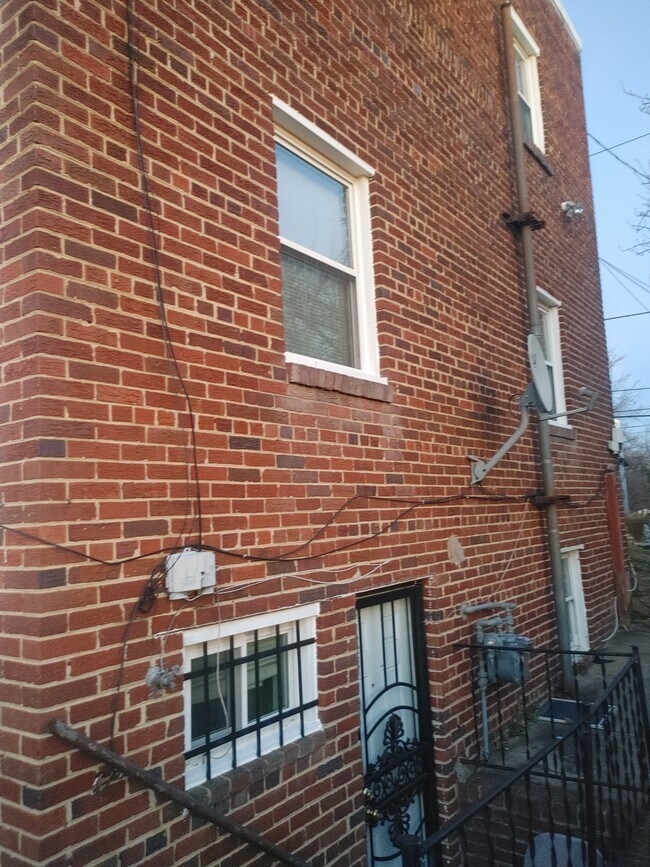 Building Photo - 1908 Savannah Pl SE