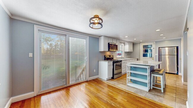 Foto del edificio - 72 Woodycrest Dr