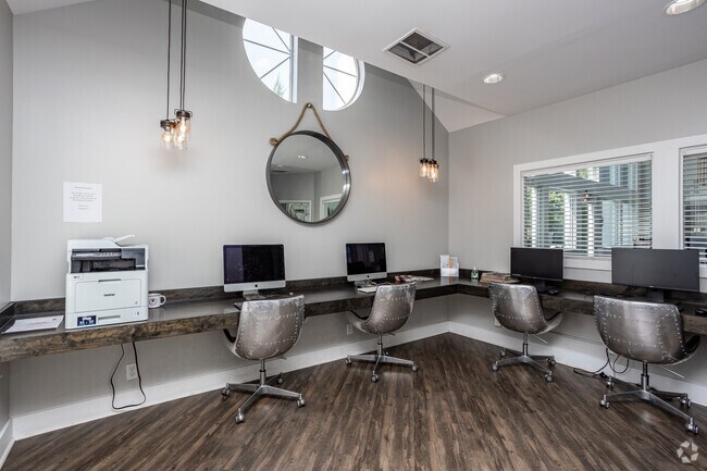 Centro de negocios - Evergreen Auburn