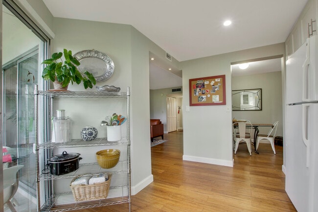 Foto del edificio - 3755 Via Poinciana