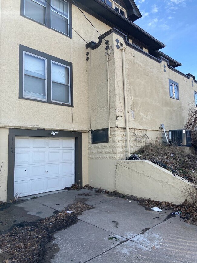 Building Photo - 3 Bedroom with a bonus room in East Davenport