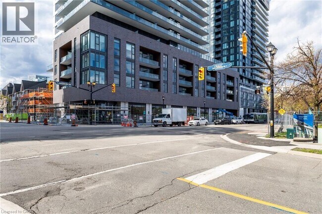Building Photo - 2075 Lakeshore Rd.