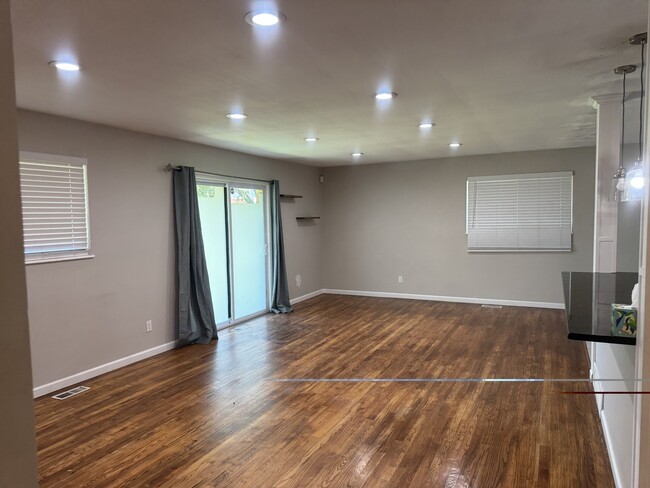 Building Photo - 509 Majestic Dr