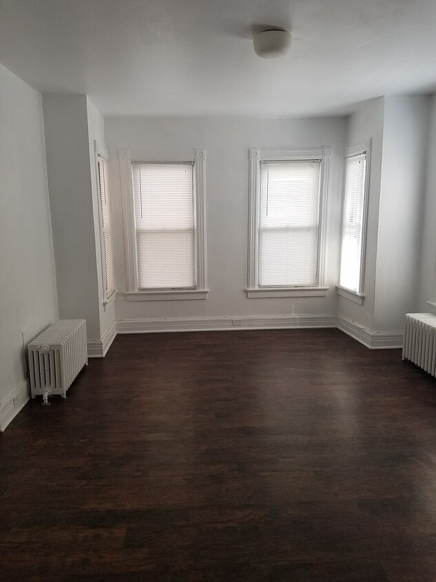 Primary Photo - 122 Cannon Street - 2