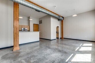 Building Photo - 2502 Live Oak St