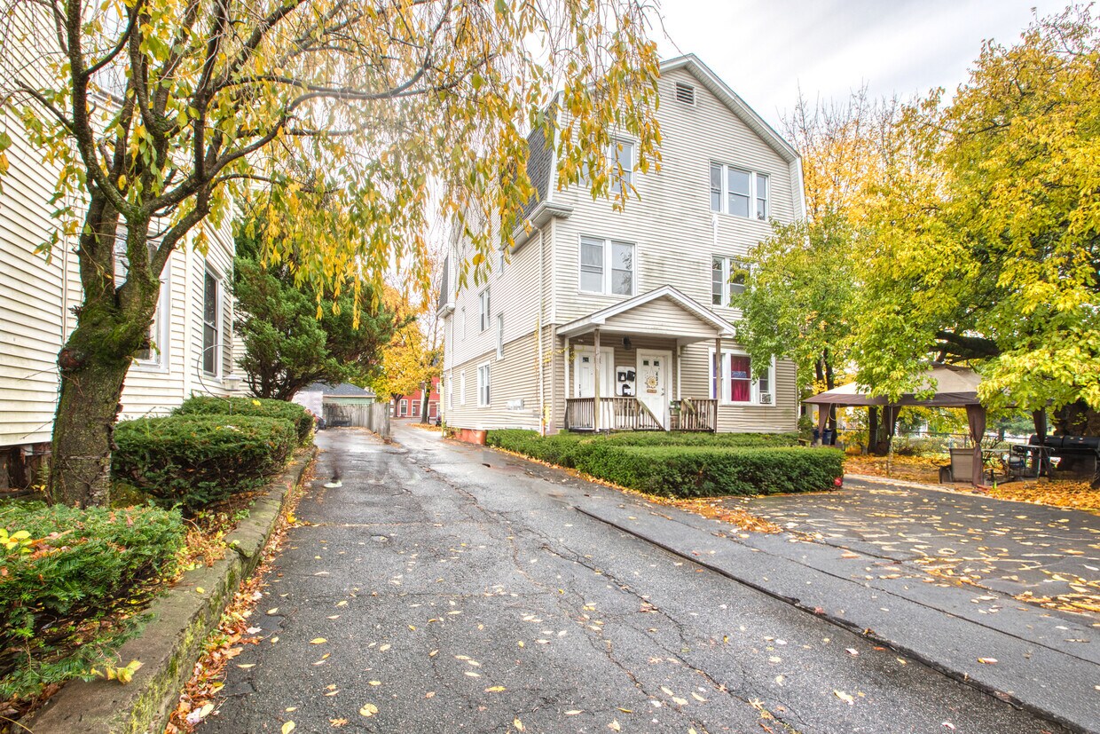 Foto principal - 429 New Britain Ave