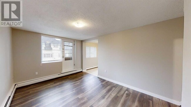 Building Photo - 9932-105 105 Ave