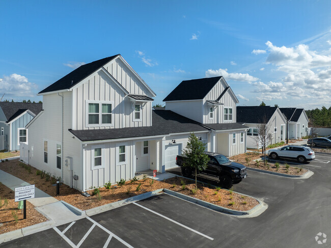 Building Photo - Cottage Street at eTown