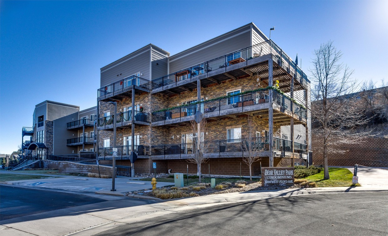 Primary Photo - 6000 W Floyd Ave