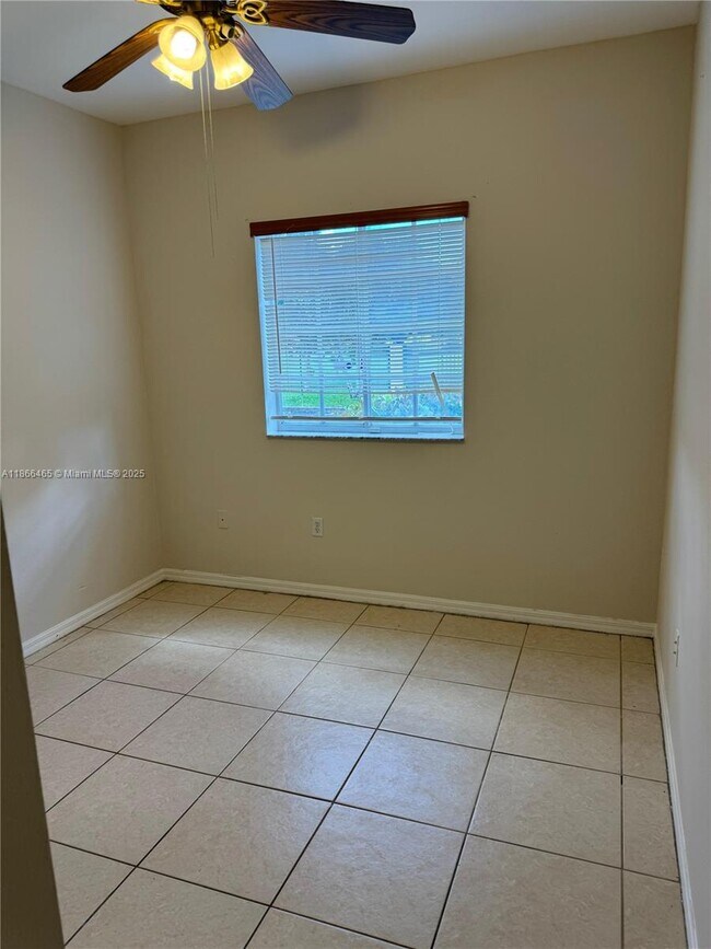 Foto del edificio - 6922 NW 179th St