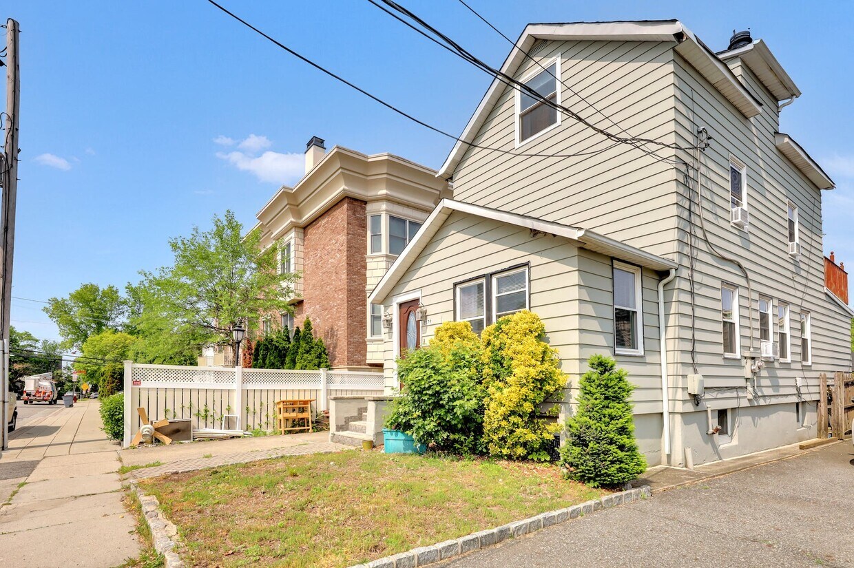 2179 Edwin Ave Unit B, Fort Lee, NJ 07024 Apartments in Fort Lee, NJ