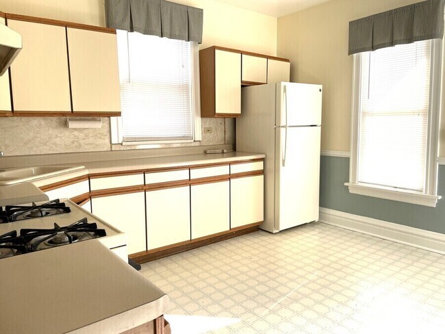 Foto del edificio - 3804 N Drake Ave
