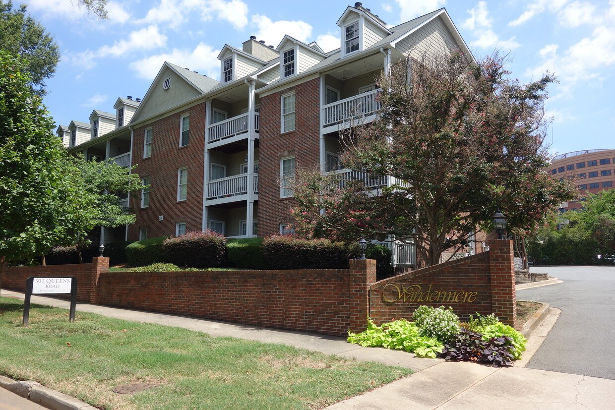 Primary Photo - 301 Queens Rd