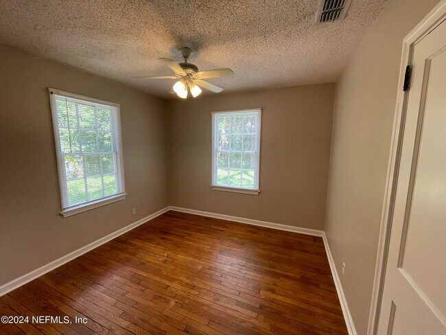 Building Photo - 4739 Crescent St