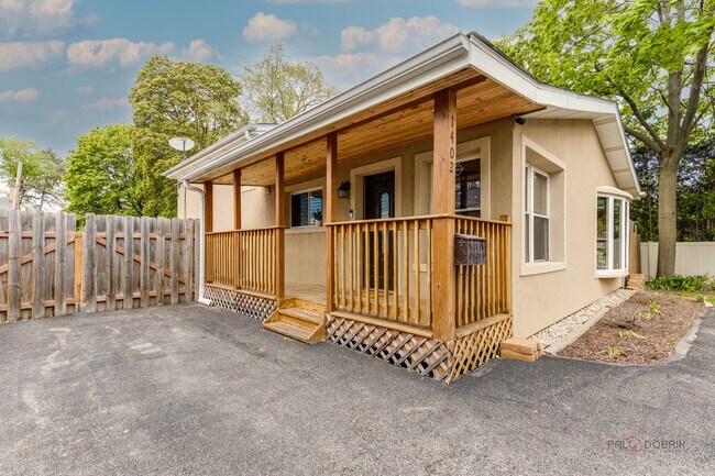 Building Photo - 1402 Deerfield Rd