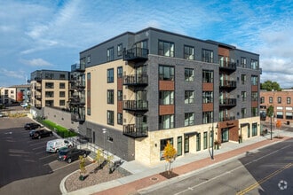 Building Photo - B7 Flats