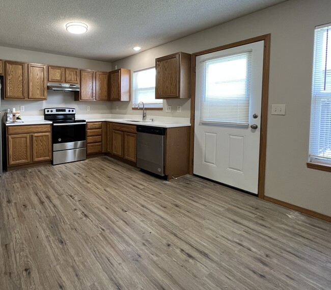 Building Photo - 2619 E Conquest St