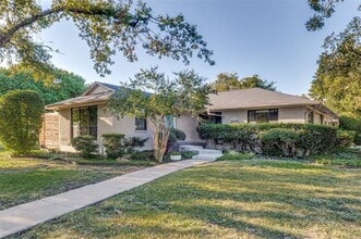 Building Photo - 10665 Lake Haven Dr