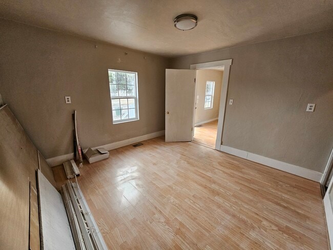 Dormitorio principal - 715 W 8th St