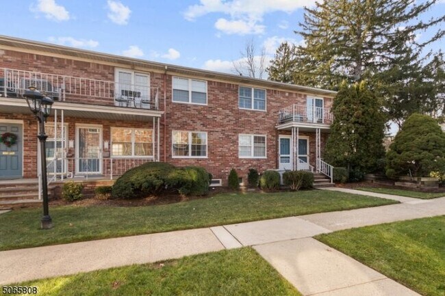 Building Photo - 800 Old Springfield Ave