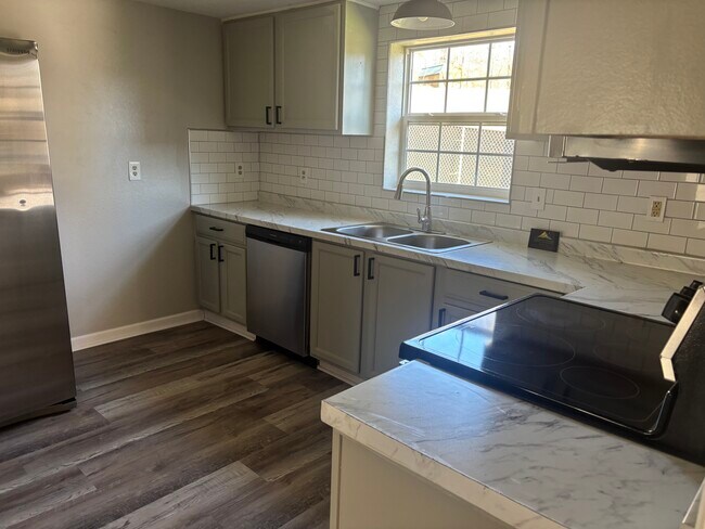 Foto del edificio - 528 France Ln