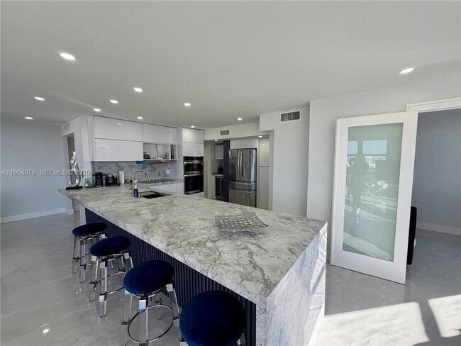 Foto del edificio - 1920 S Ocean Dr