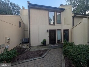 Building Photo - 3002 Courtside Rd